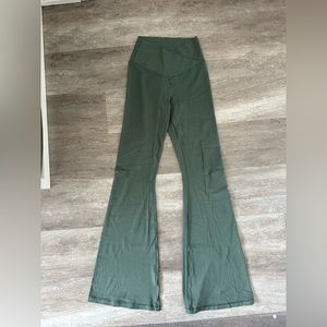 Aerie Flared Leggings / Yoga Pants in Green Size Small